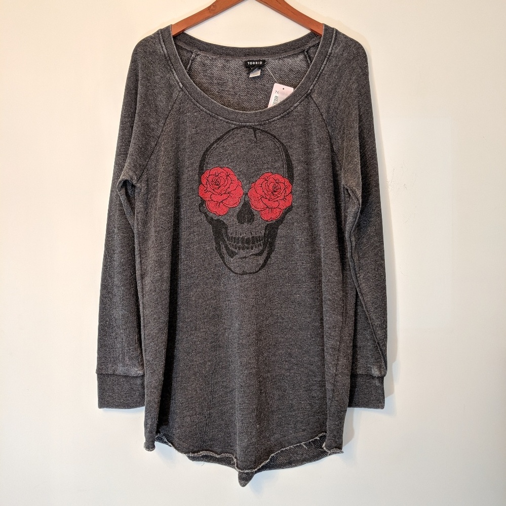 Torrid Skull Rose Sweatshirt Gray Size 1 (14/16)